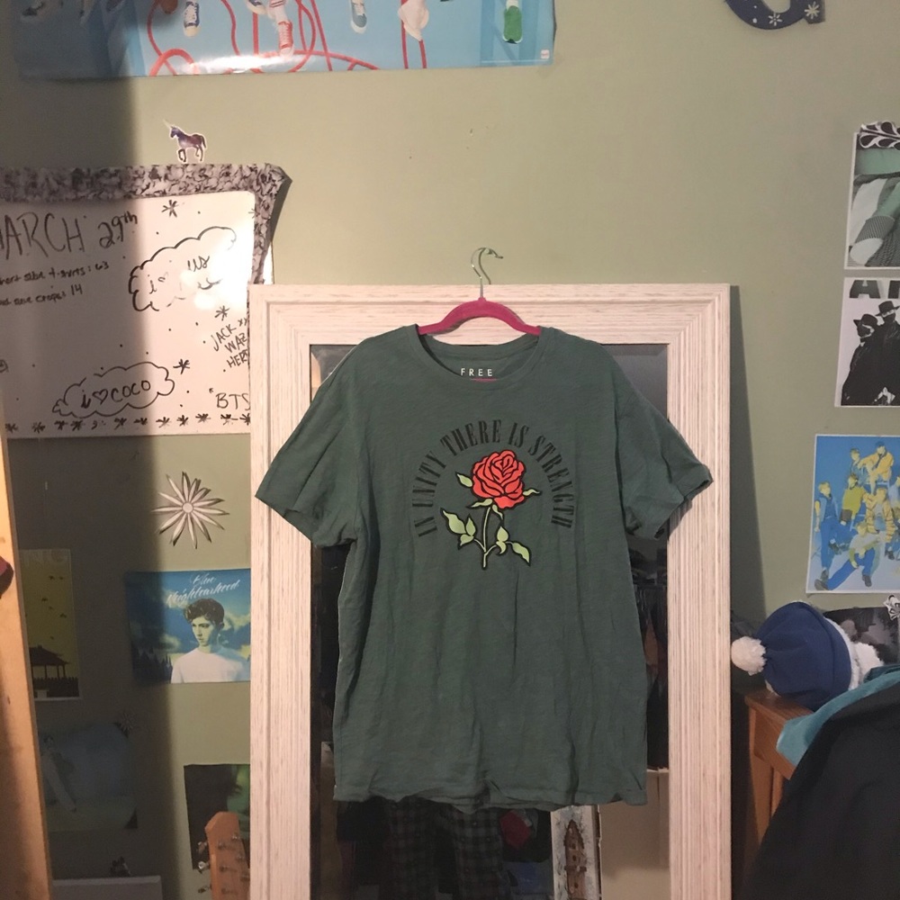 Flower green short sleeve aeropostale shirt